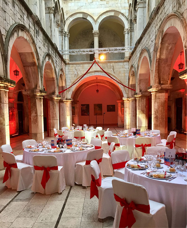photo of a formal dinner event setting